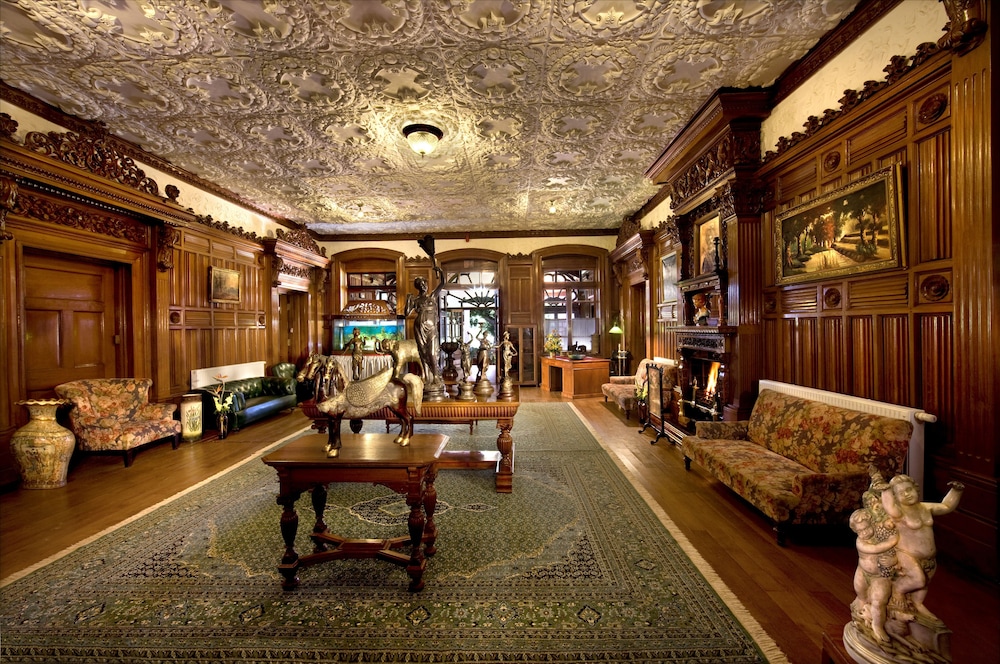 WH Ferrnhills Royale Palace