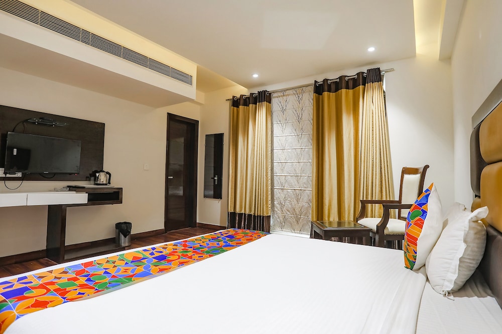FabHotel Grand Stay