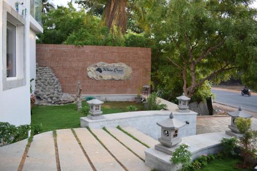White Pearl Residency
