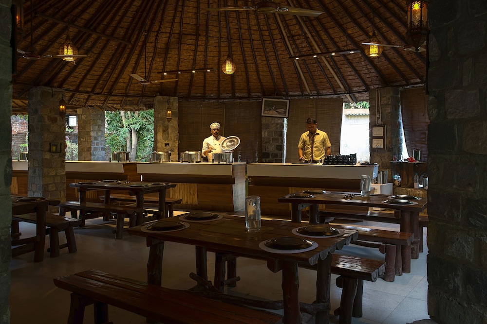 Corbett Machaan Resort