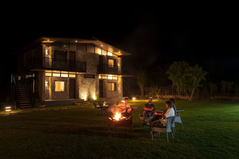 Corbett Machaan Resort