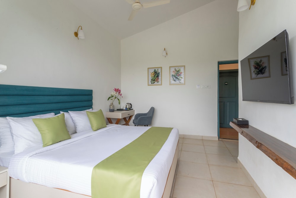 Stone Wood Hotel Amboli