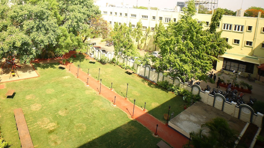 Hotel Raj Vihar Deluxe