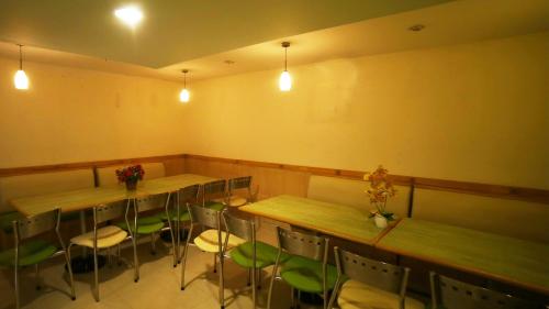 Hotel Raj Vihar Deluxe