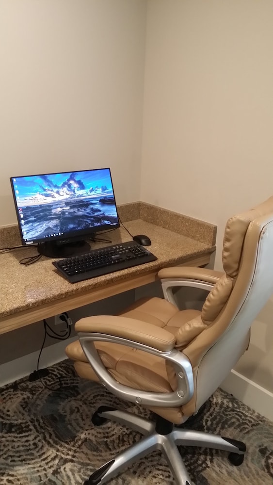 Palmera Inn and Suites