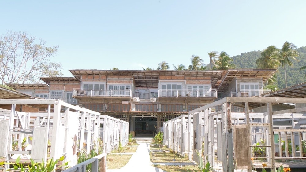 Artisan Koh Yao Yai