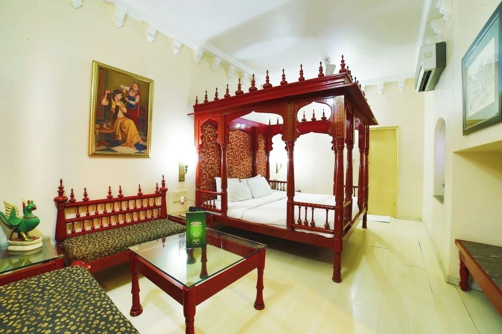 Hotel Samrat International