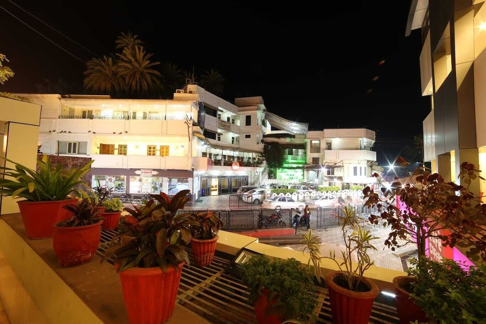 Hotel Samrat International