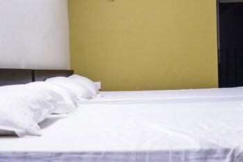 Hotel Sea N Sand