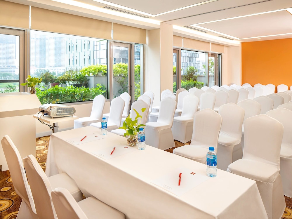 ibis Saigon South