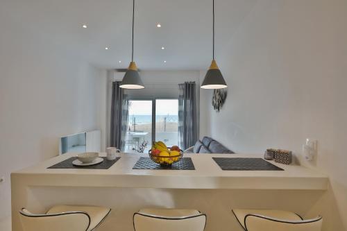 Penthouse & Apartments by the Sea near Airport