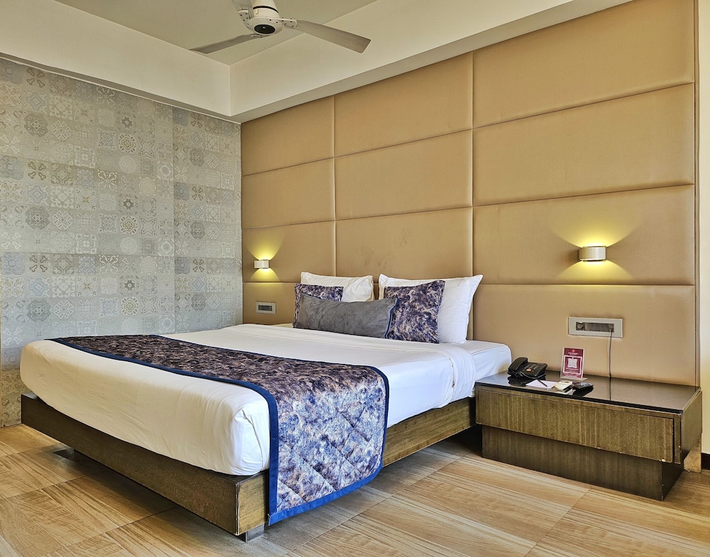 Voyage Milestone Hotel & Banquet