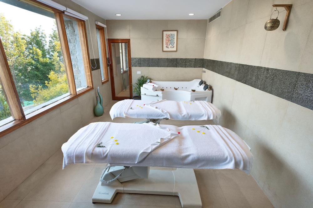 Suryavilas Luxury Resort & Spa