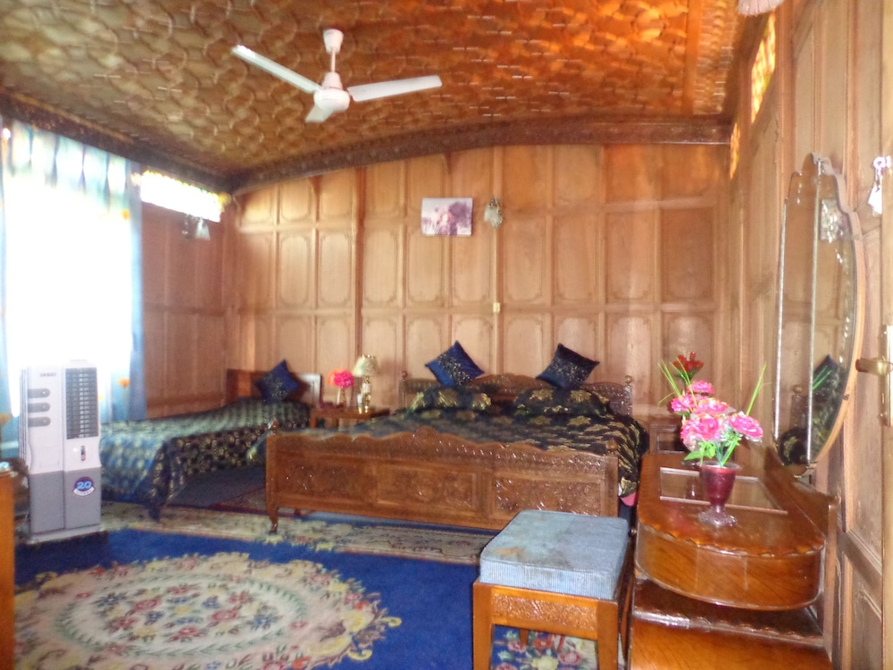 Alif Laila Group of Houseboats