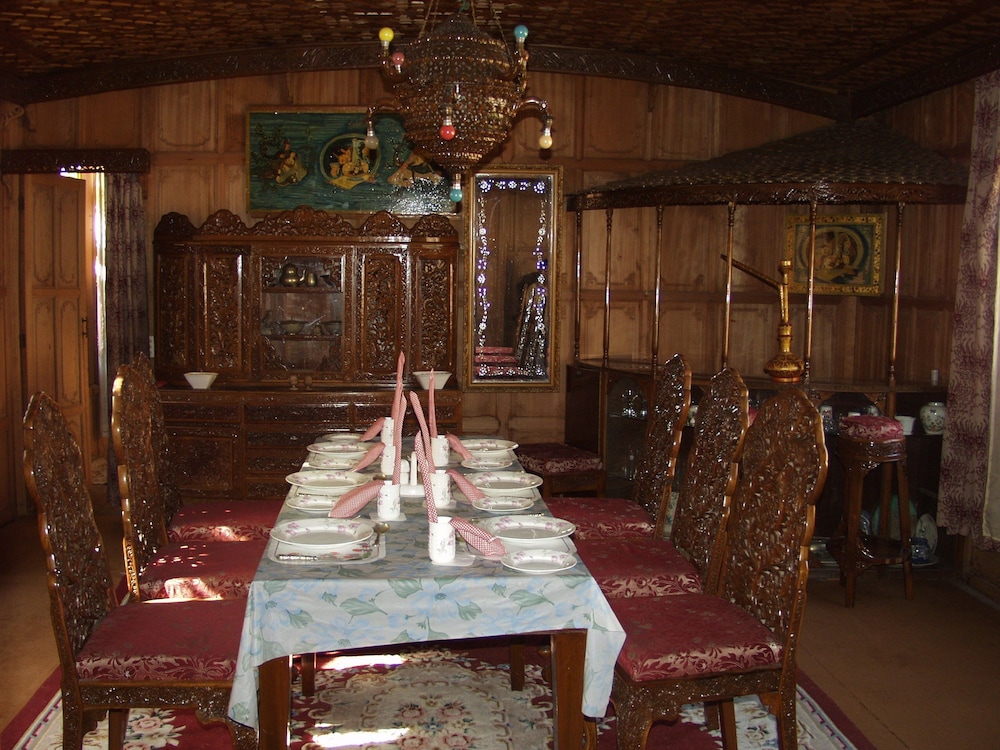 Alif Laila Group of Houseboats