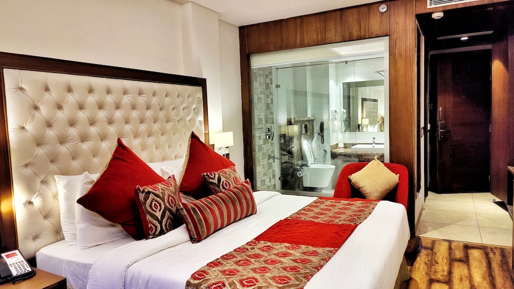 Royale Retreat Hotel & Spa Near Mall Road