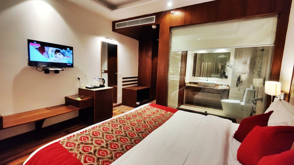 Royale Retreat Hotel & Spa Near Mall Road