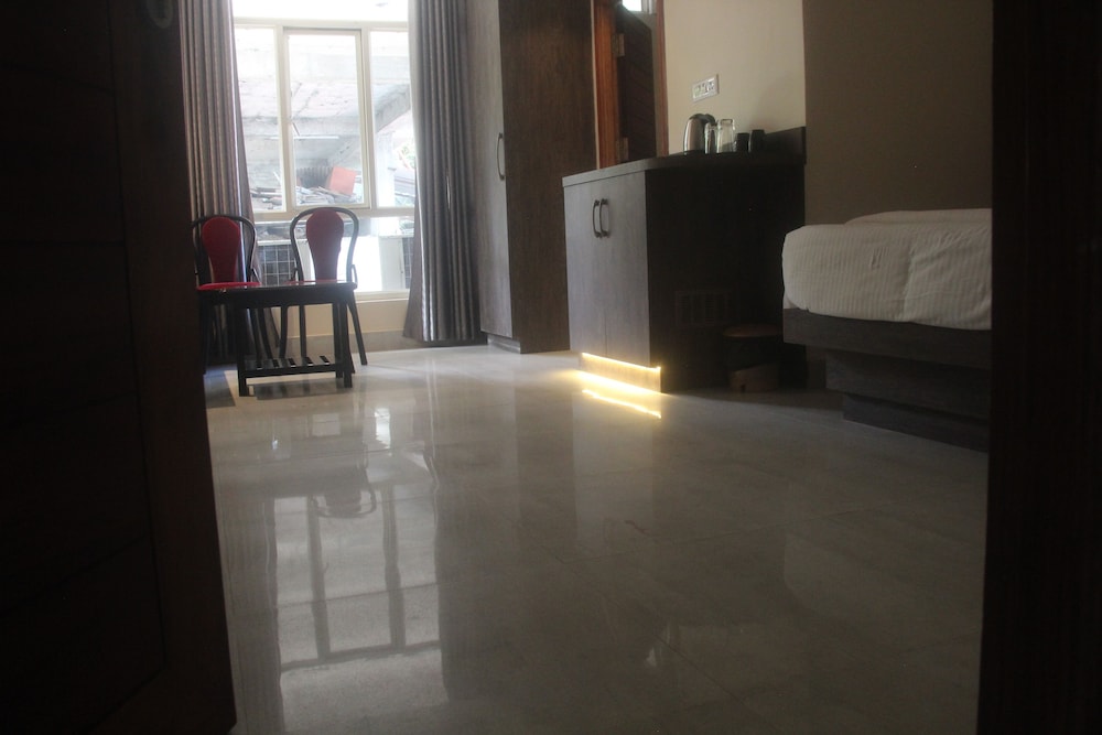 Hotel Serene Palace