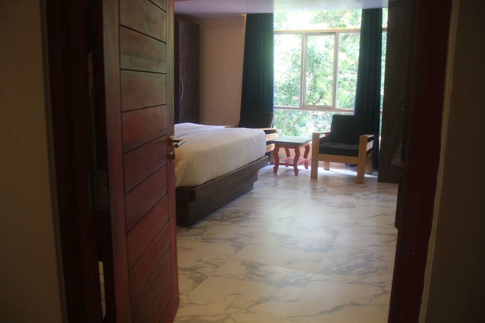 Hotel Serene Palace