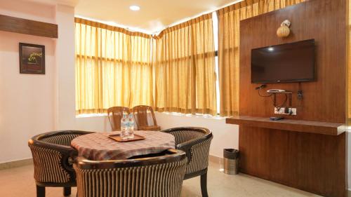 Yashaswi Comforts by YuvrajGroupofHotels