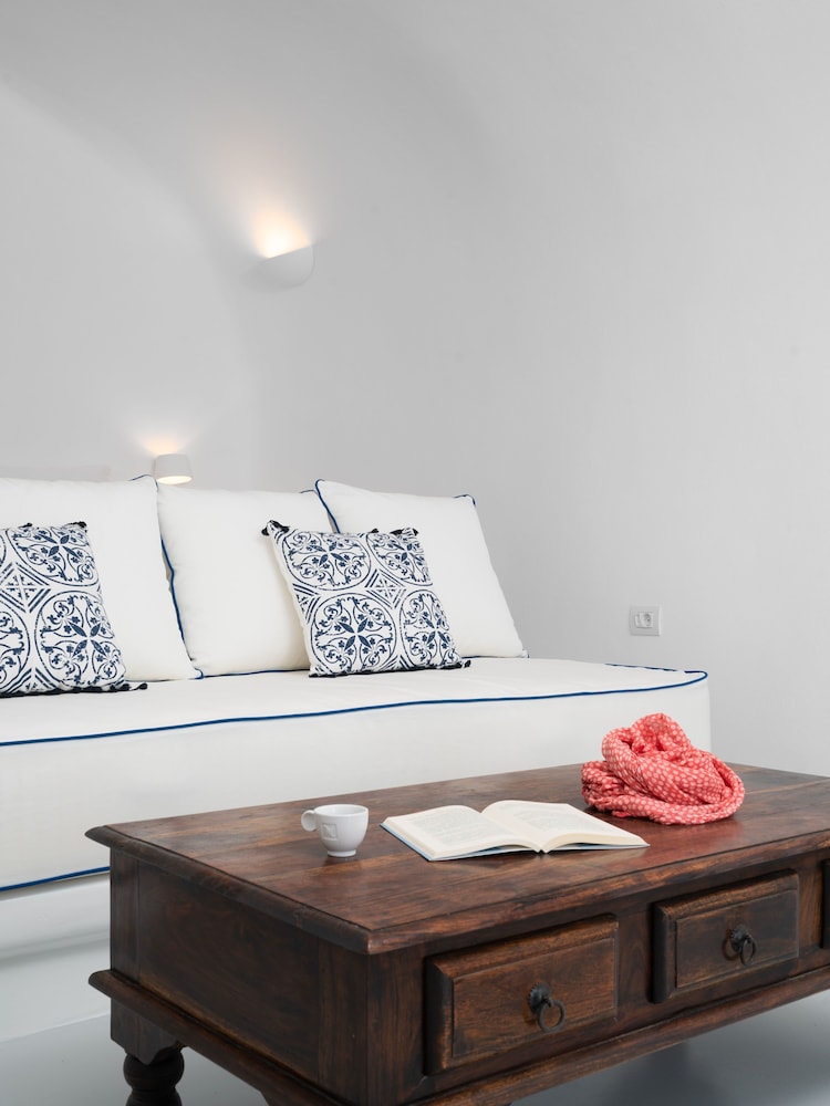 Oia Spirit Boutique Residences