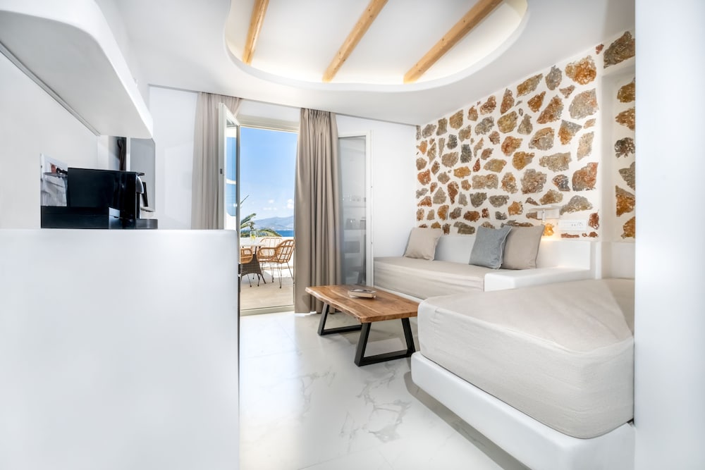 Liana Beach Hotel & Spa