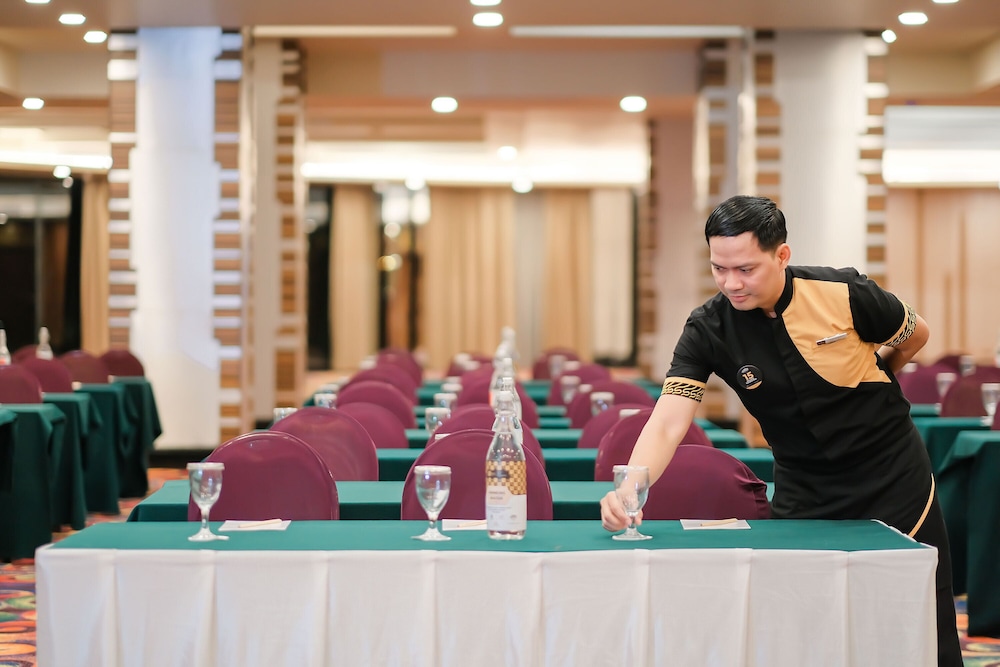 Sunlake Waterfront Resort & Convention Jakarta