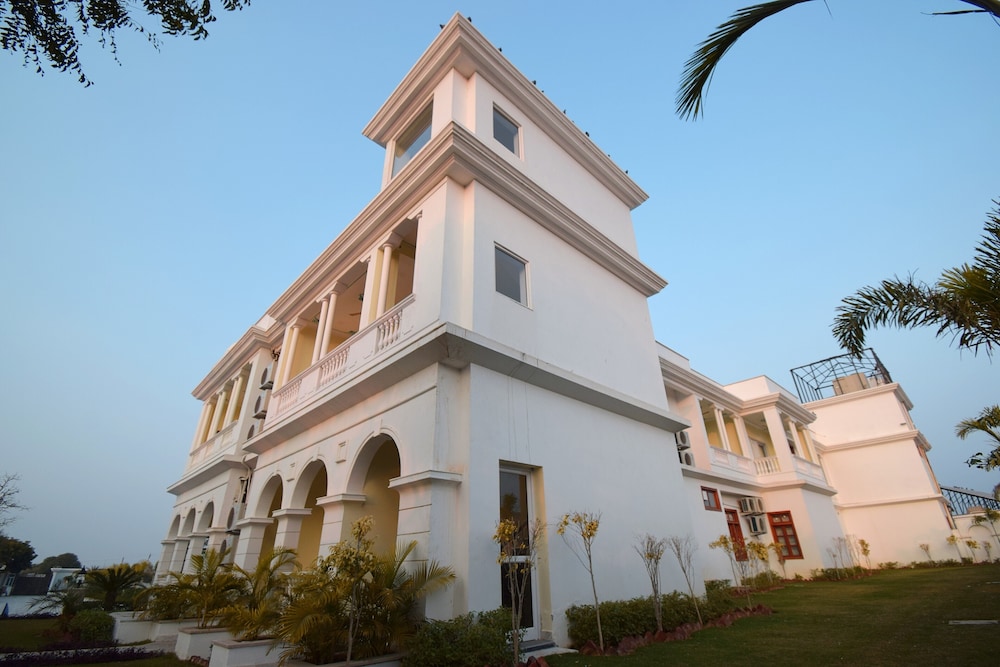 Umaid Farm Resort-A Legacy Vintage Stay in Jaipur