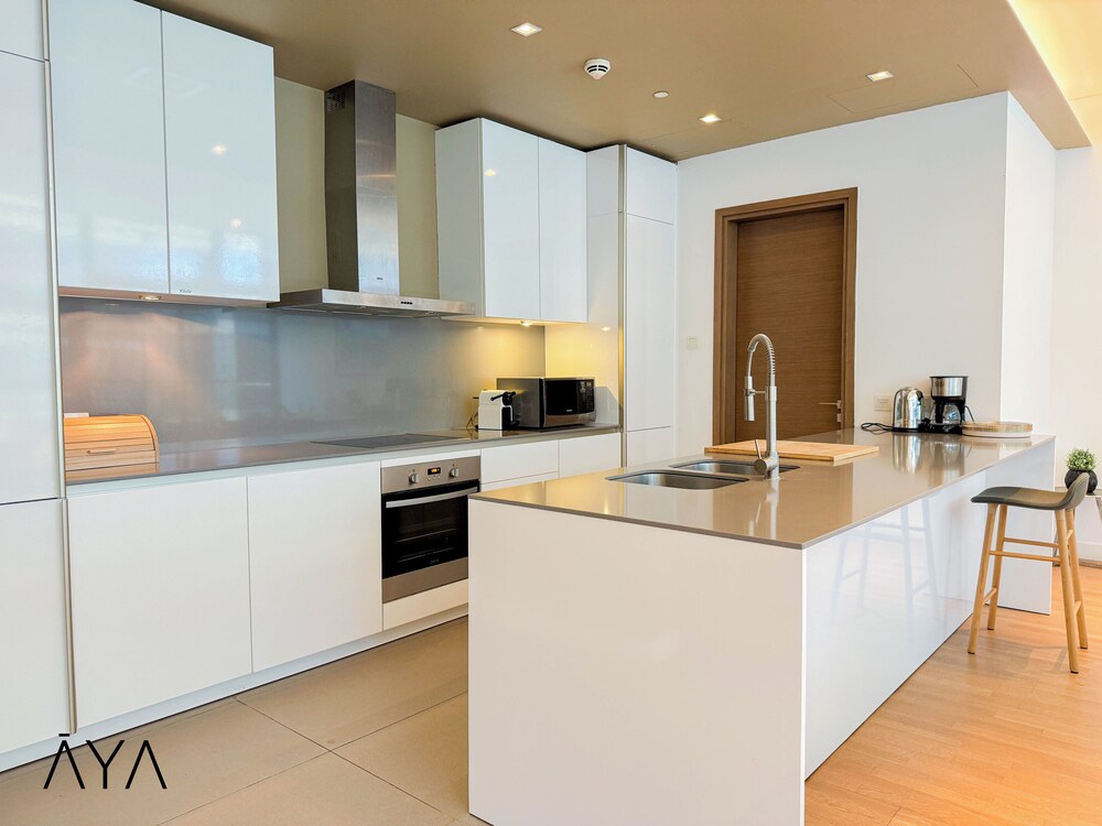 Aya - Sophisticated 1BR Apartment in CityWalk with Views