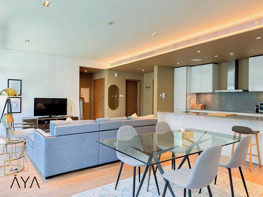 Aya - Sophisticated 1BR Apartment in CityWalk with Views