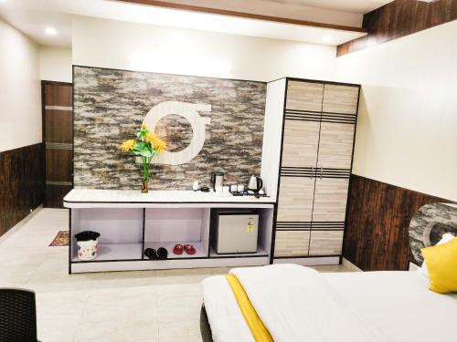 Hotel RB Palace-500 Meter From Bus Stand