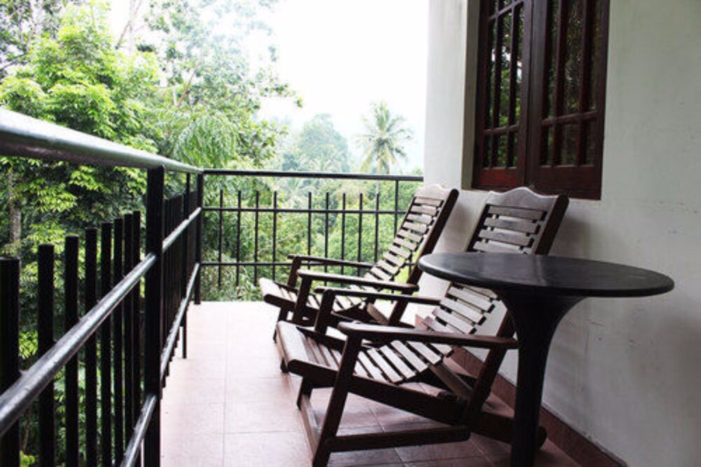 OAK WOOD INN KANDY HOTEL
