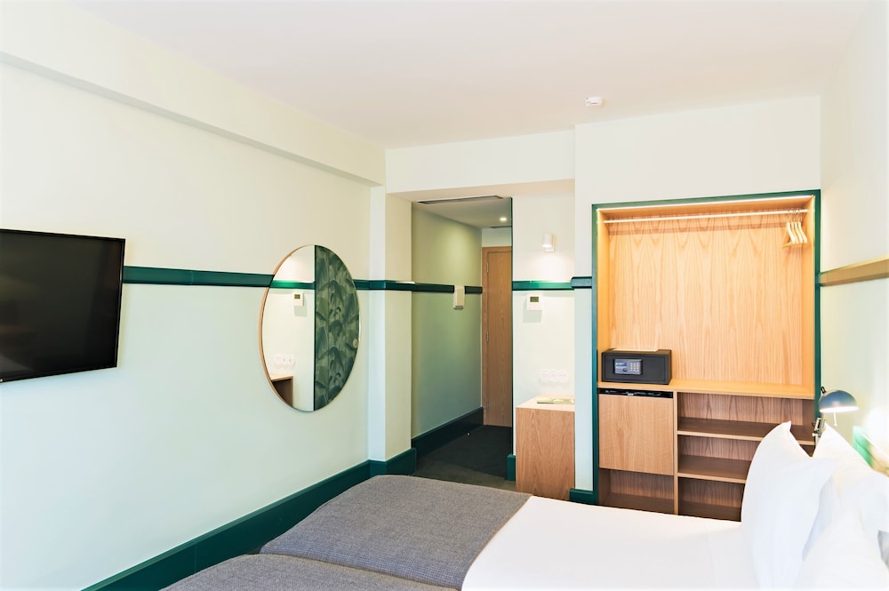 Holiday Inn Express and Suites Lisbon Principe Real by IHG