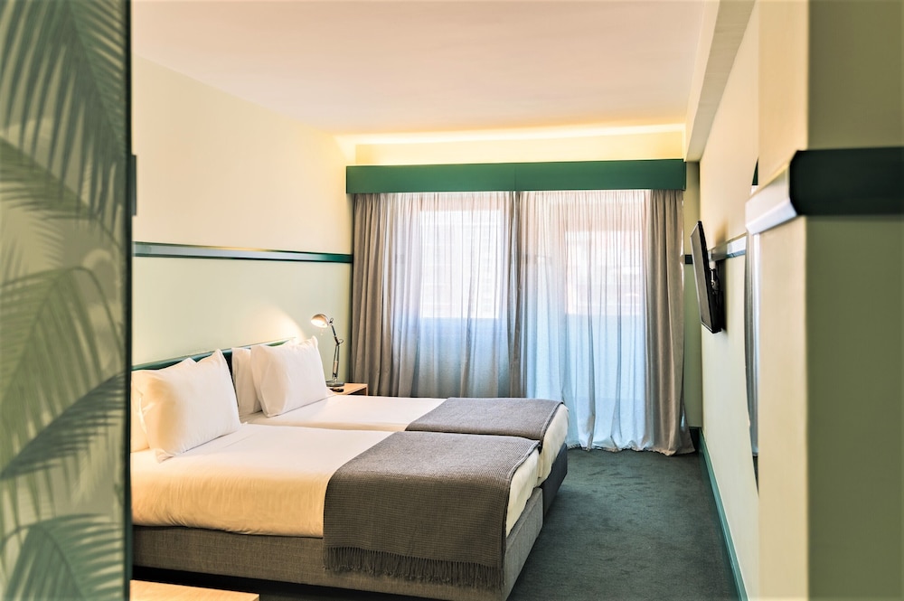 Holiday Inn Express and Suites Lisbon Principe Real by IHG