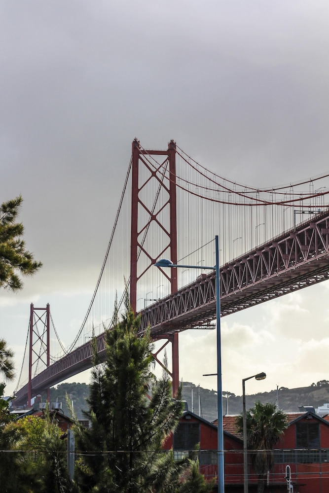 Holiday Inn Express and Suites Lisbon Principe Real by IHG