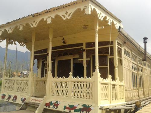 Houseboat Omars Ruby Yacht