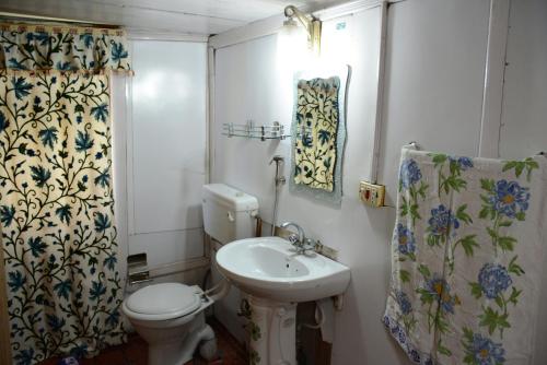 Houseboat Omars Ruby Yacht