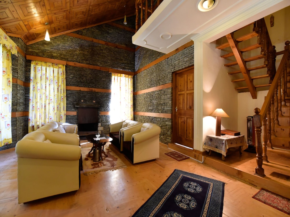 OYO 13352 Home Modern Stay 3BHK Hadimba Temple