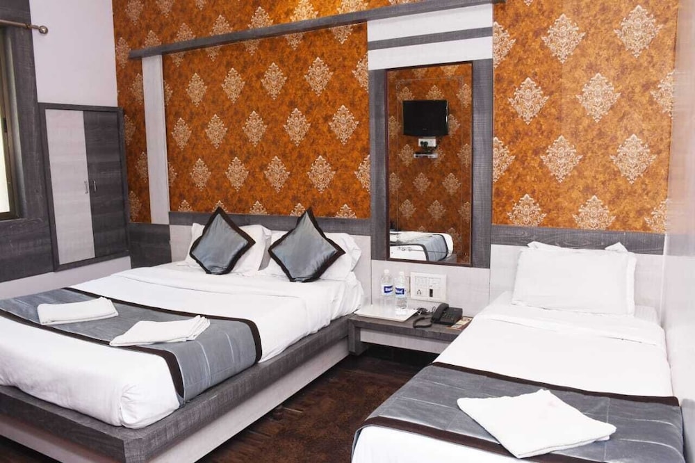 OYO 15223 Hotel Eshosans Palace