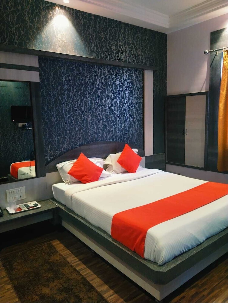 OYO 15223 Hotel Eshosans Palace