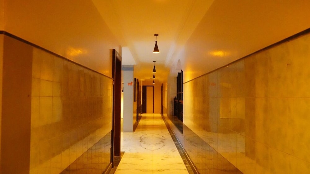 OYO 15223 Hotel Eshosans Palace