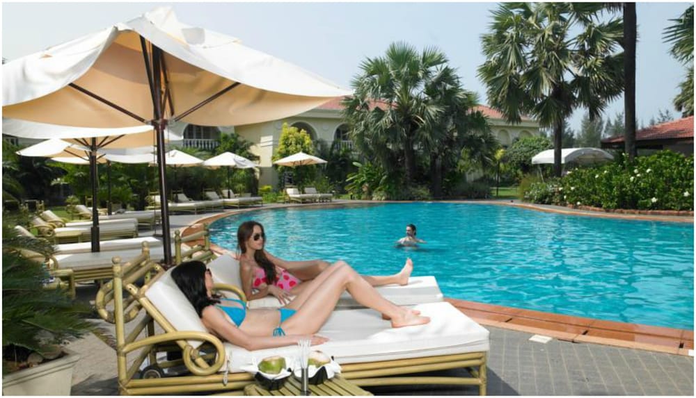 THE ZURI WHITE SANDS GOA RESORT & CASINO