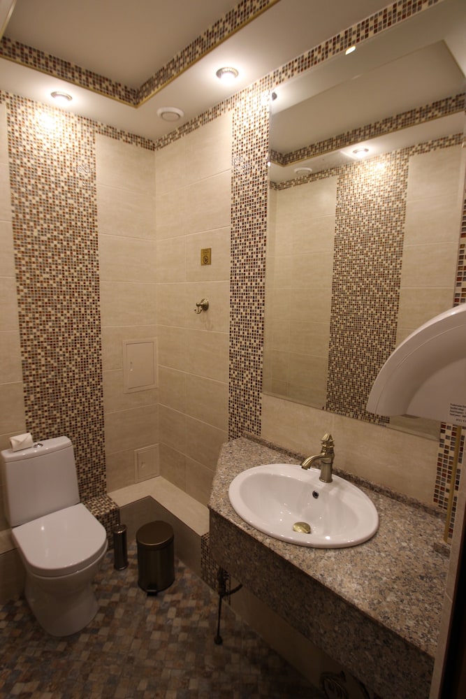 Uyut Hotel