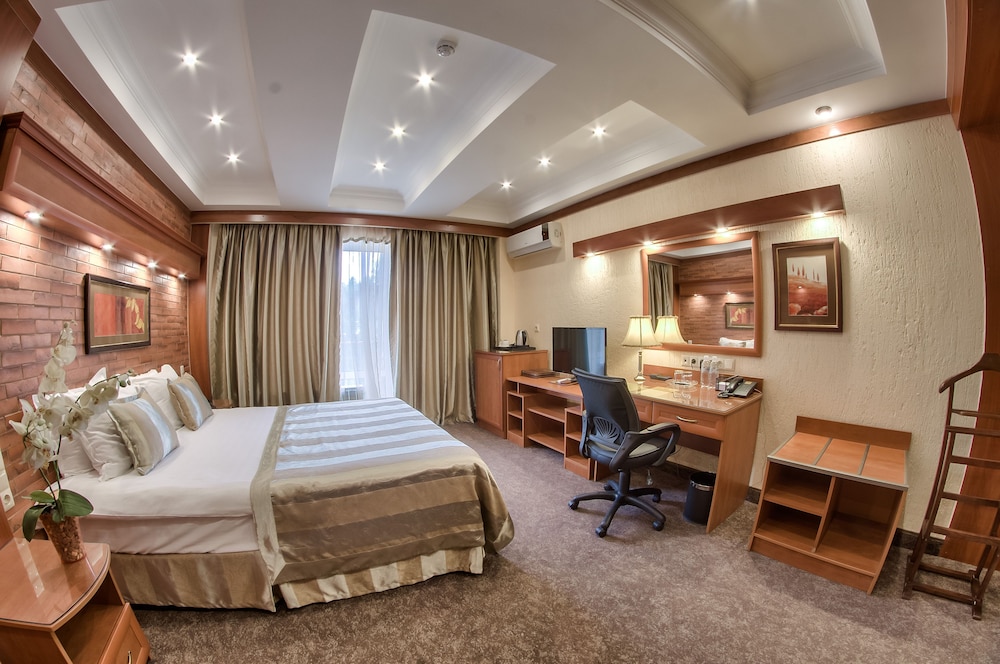 Uyut Hotel