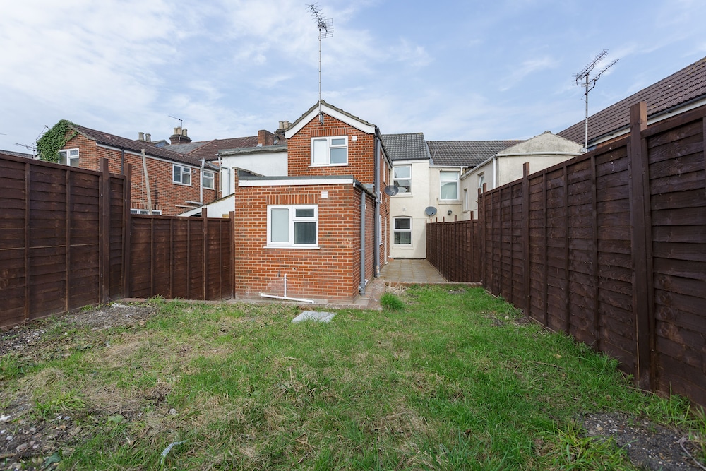 Blackberry - Stylish Self-contained Flats in Soton City Centre