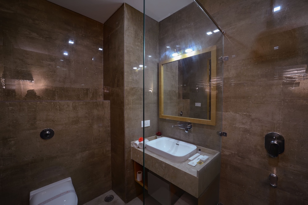 Wingston A Treehouse Hotel- Mathura