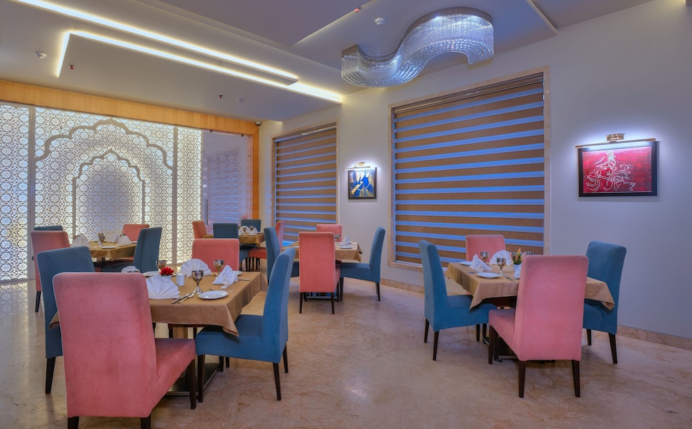 Wingston A Treehouse Hotel- Mathura