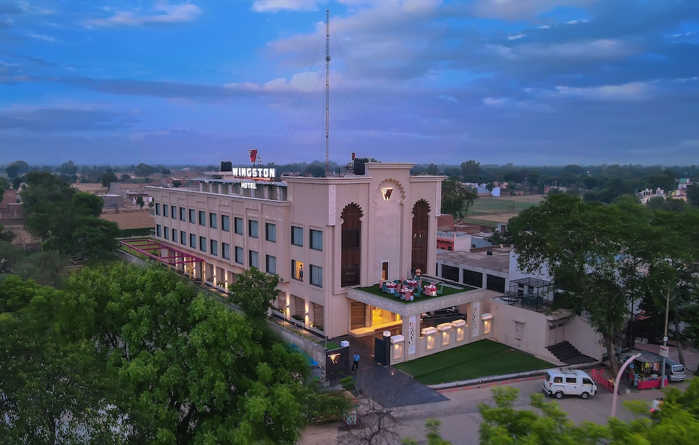 Wingston A Treehouse Hotel- Mathura