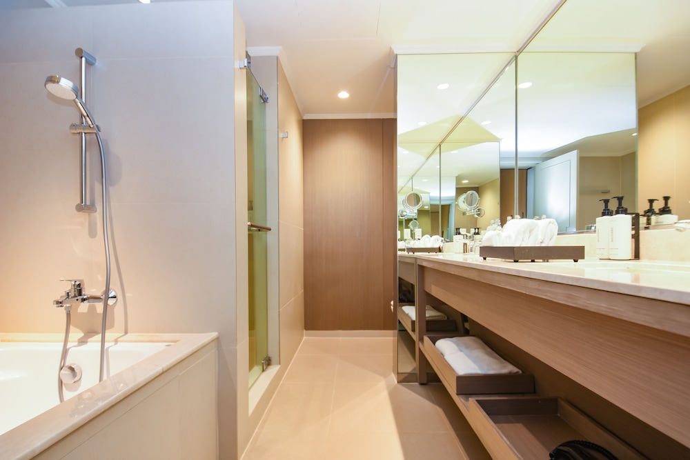 Crowne Plaza Bangkok Lumpini Park by IHG