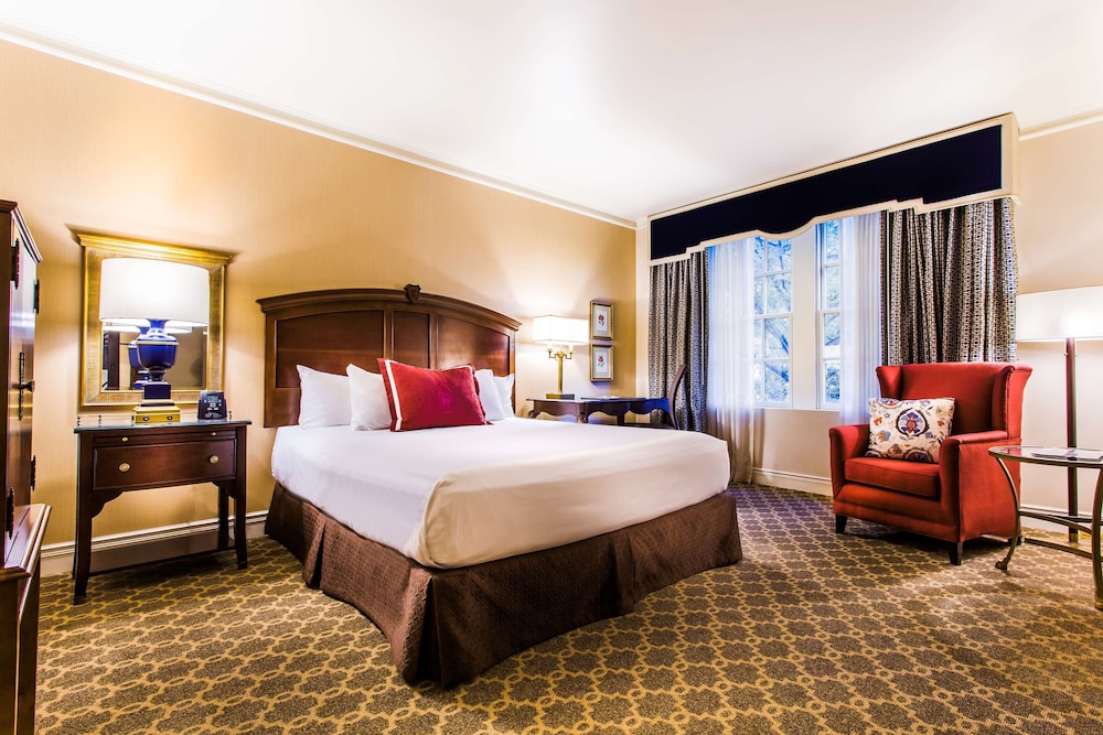 Hotel Roanoke & Conference Ctr, Curio Collection by Hilton 